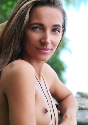 Met Art are pleased to offer you xxx pictures featuring Kenya unveiling sexy form