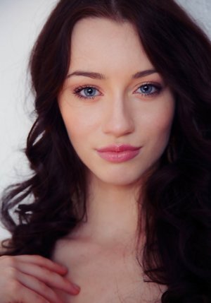 Met Art offers a free picture gallery with Zsanett Tormay showing well-done form