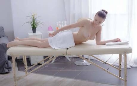 Tricky Masseur invite you to explore a xxx photos with Mary in fucked hard scene