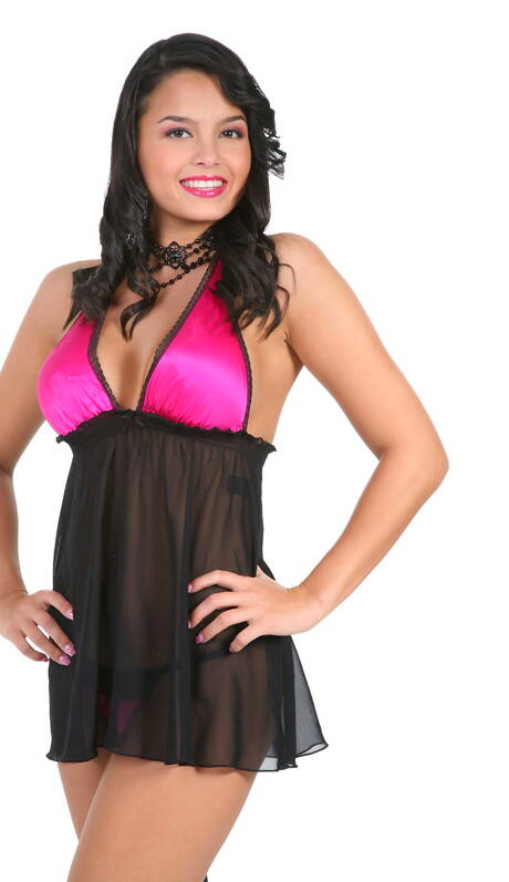 iStripper offers a xxx picture gallery with Sarah showing beautiful shape